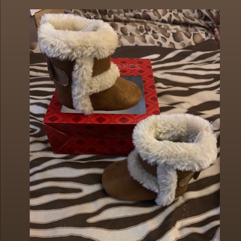 Infant brown and white winter boots, size 1c